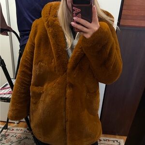 Apparis Teddy Jacket in Rich Tan